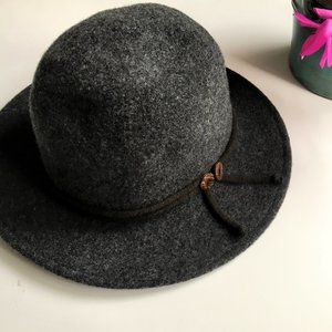 Wide brim wool hat <3